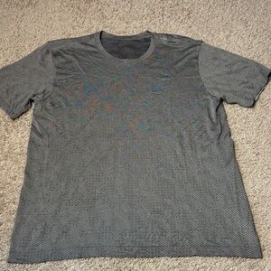Lululemon Mens T-Shirt Metal Vent Breathe Gray